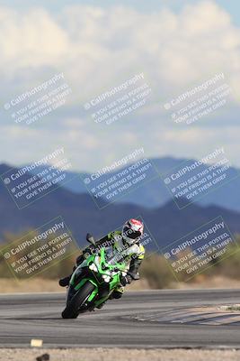 media/Nov-16-2025-Race Pace (Sun) [[8c5fa54630]]/Non Verified Riders (1st 20 Minutes)/5-Turn 15 (110pm)/